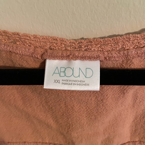 Abound Cropped Peasant Top - Picture 2 of 7